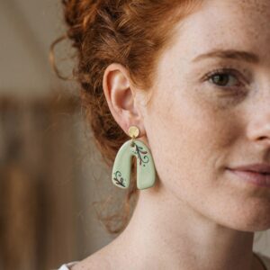 orecchini-earrings-grottega-laterza-puglia-ceramic-ferro-di-cavallo-verde-pistacchio